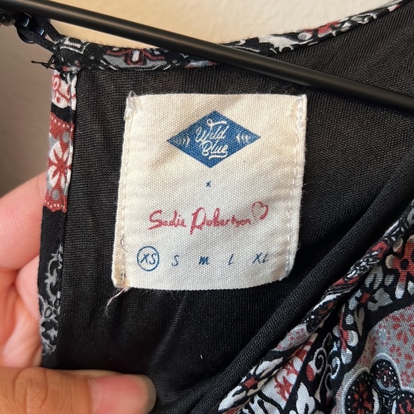 ✨3 FOR $15 SALE✨ Medallion Challis Romper By Sadie Robertson X Wild Blue - Picture 4 of 9